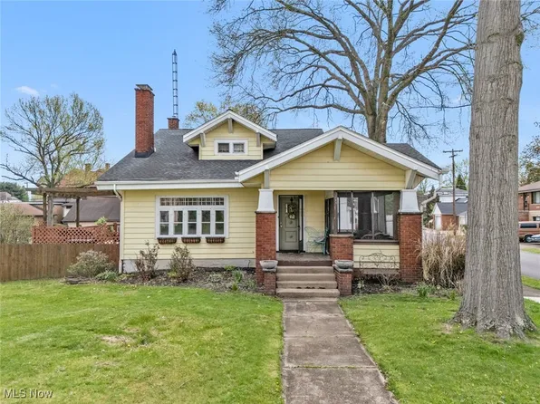 902 Washington Ave, Louisville, OH 44641