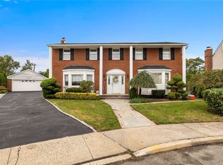 273 Meredith Ln, West Hempstead, NY 11552