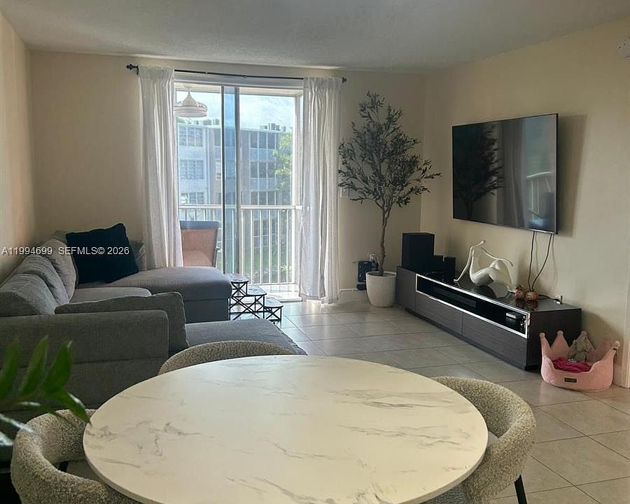 1st image of 1700 NE 191st St APT 304