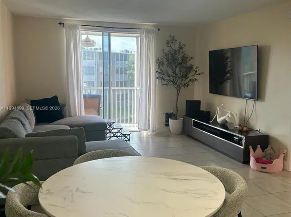 1700 NE 191st St APT 304, Miami, FL 33179