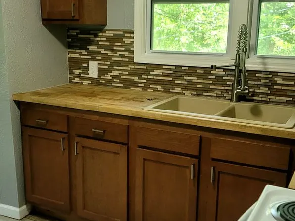5303 Sawyer St, Saint Joseph, MO 64504