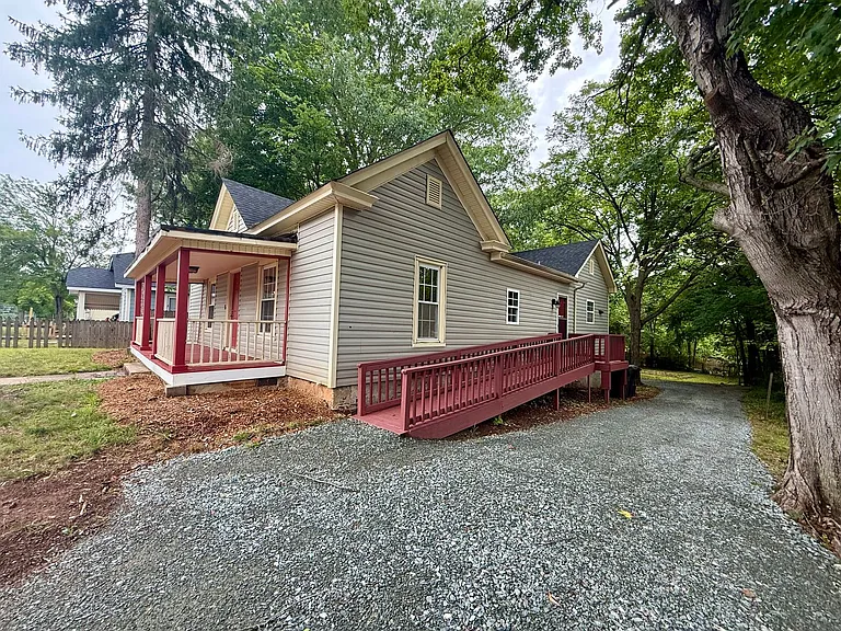 413 Everett St — Photo 19