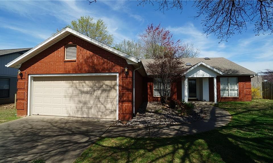 2nd image of 1624 E Devonshire Pl