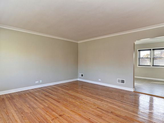 2nd image of 9532 S Francisco Ave