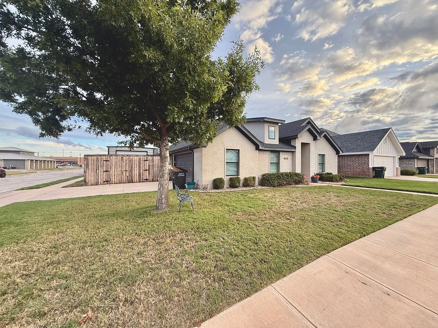 4626 Ebbets Dr — Photo 3