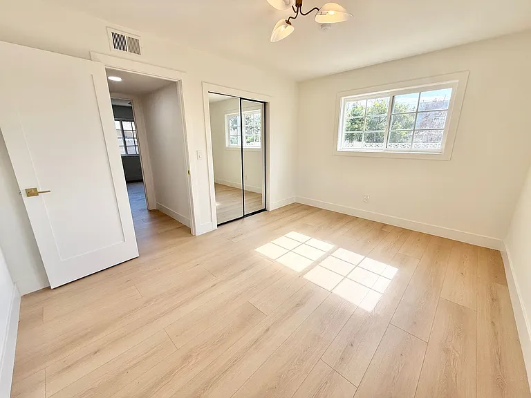 2902 E Winfield Ave — Photo 12
