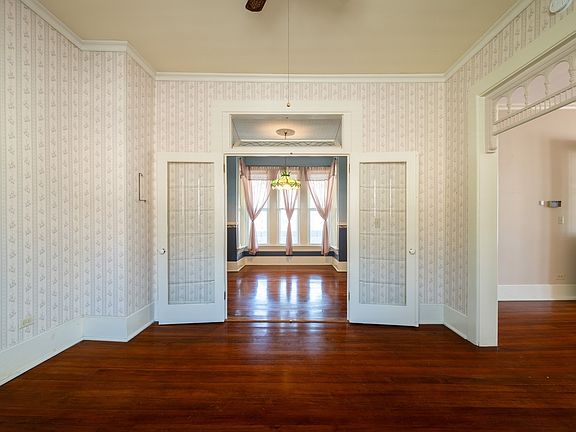 5th image of 399 Temple Ave