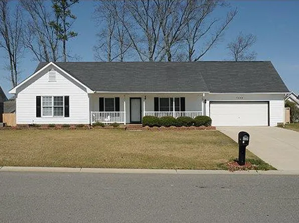 7138 Summerlin Dr, Fayetteville, NC 28306