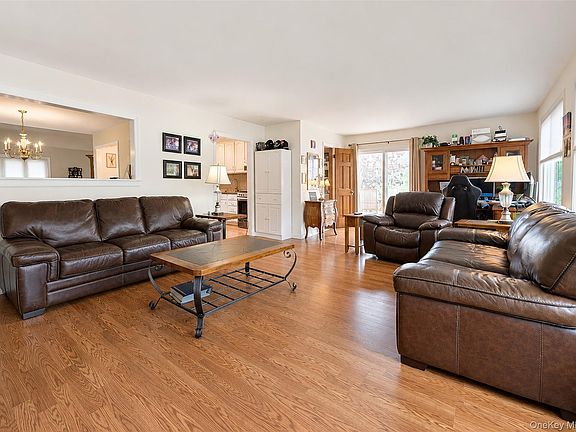 4th image of 7 Sterling Drive