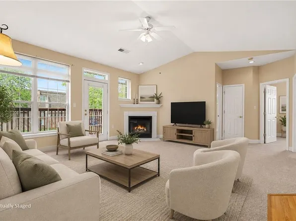 17201 E 32nd St S APT 11, Independence, MO 64055