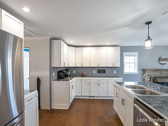 2nd image of 5009 Creekview Dr SE