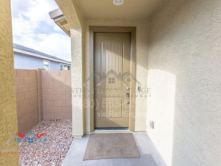 2304 E Kelly Dr — Photo 6
