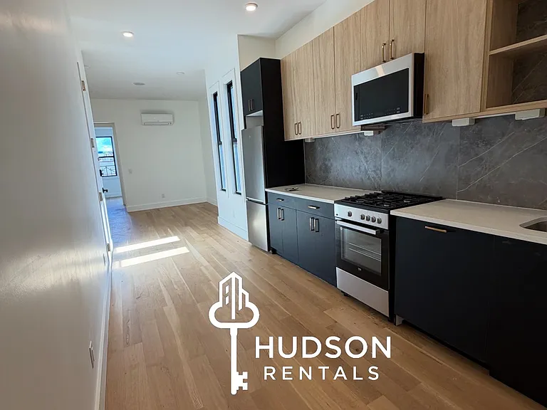 52 Grace St #3L — Photo 2