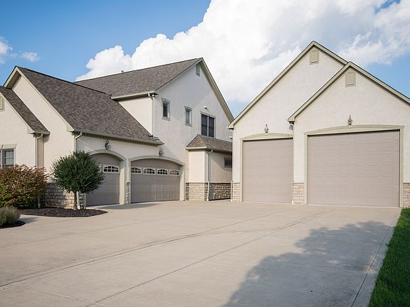 3rd image of 2939 Breezewood Ln