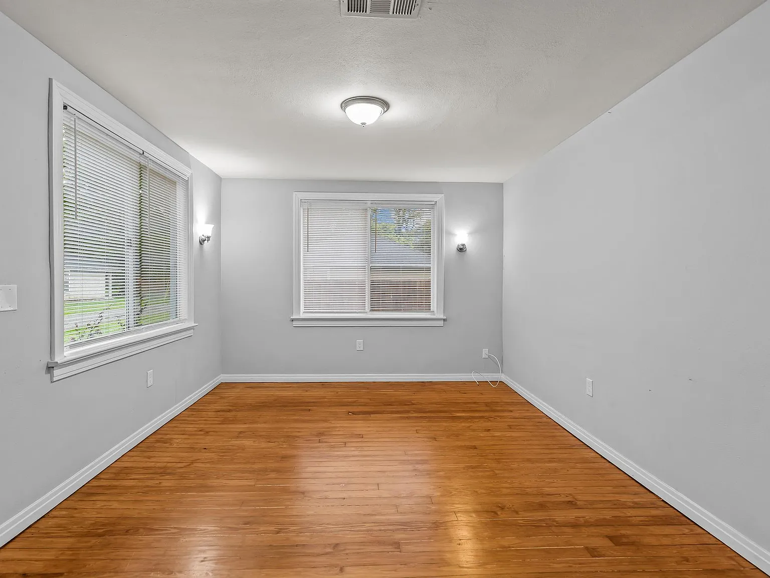 3 bed, 1206 sqft, $1,800 — Photo 4
