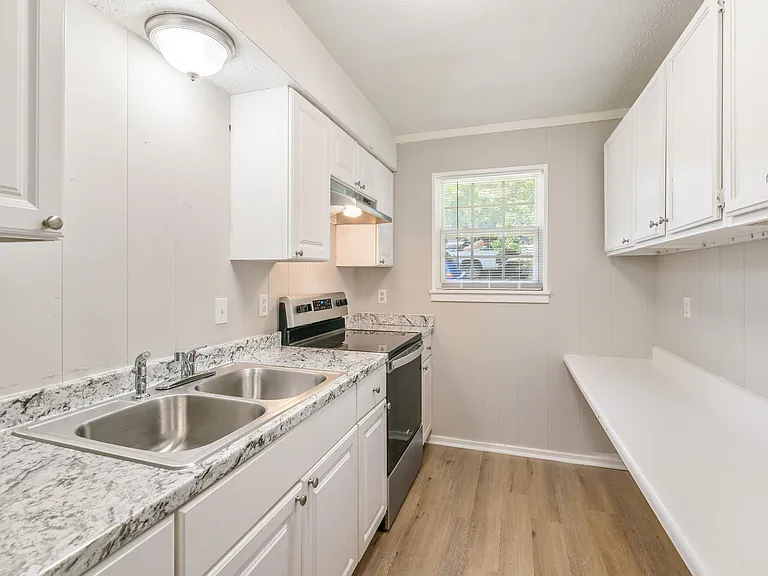 1309 E 1st Ave — Photo 10