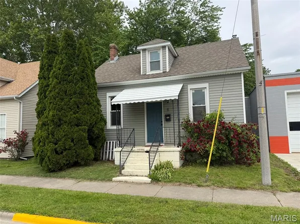 6 W Hanover St, New Baden, IL 62265