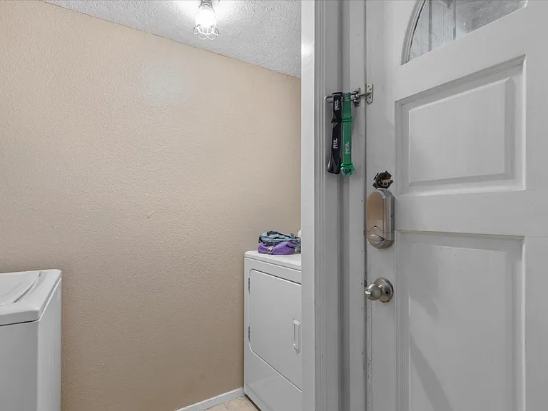 6307 Shadow Valley Dr #B — Photo 12
