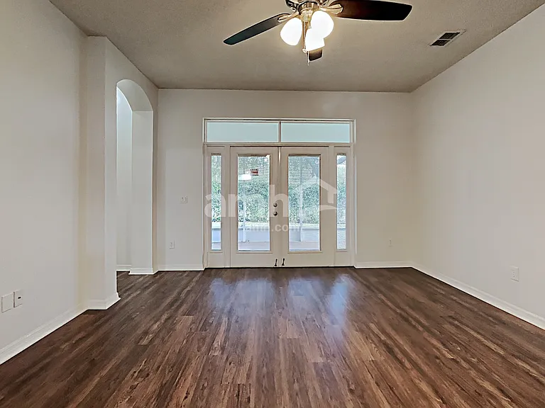 623 Horseman Dr — Photo 7