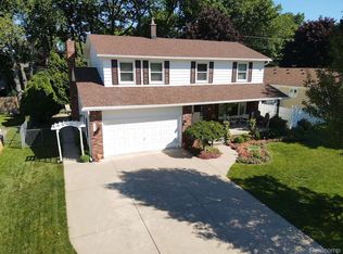 1807 S Woodland Dr, Port Huron, MI