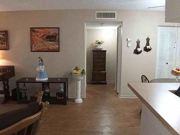 5th image of 7735 Ashmont Circle #105
