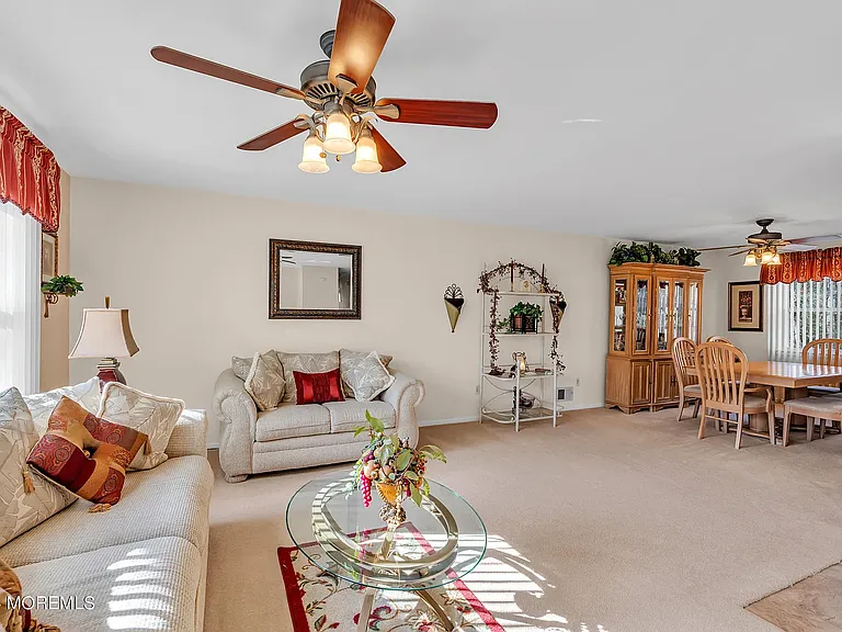 10 Mistletoe Ct — Photo 5