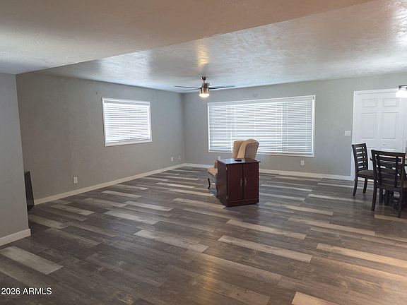 5th image of 908 N QUEEN MARY Way