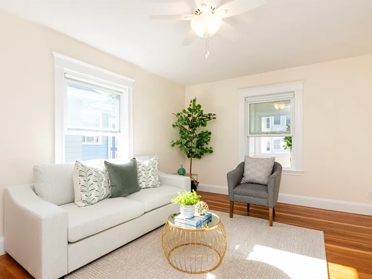 33 Pierce Ave #2 — Photo 4