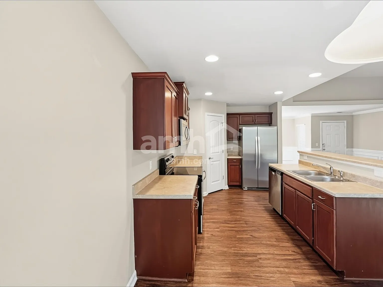 4 bed, 2.0 bath, 2015 sqft, $2,260 — Photo 4