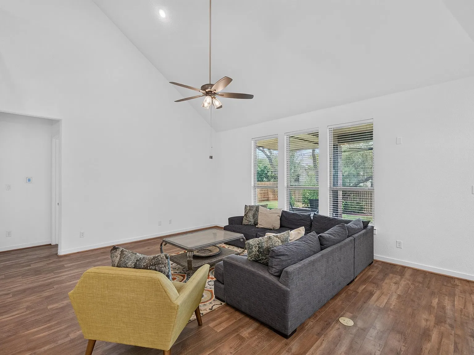 4 bed, 4.0 bath, 3505 sqft, $3,600 — Photo 3