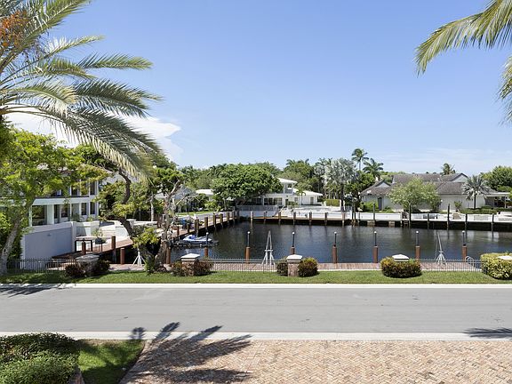 5th image of 50 Bay Colony Ln