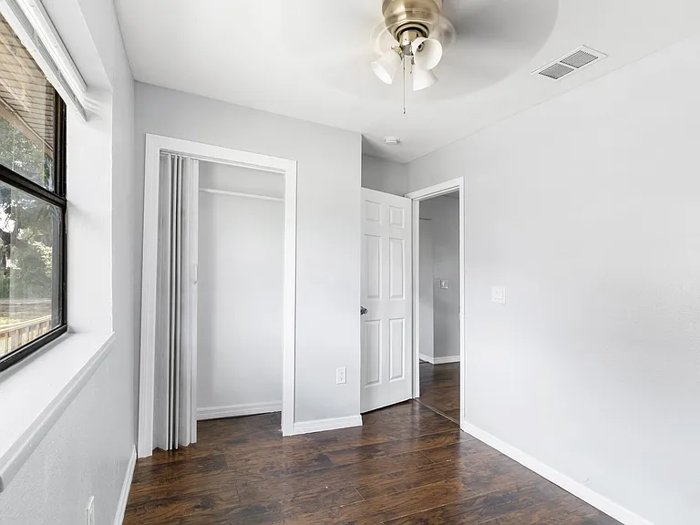 638 W 8th St — Photo 8