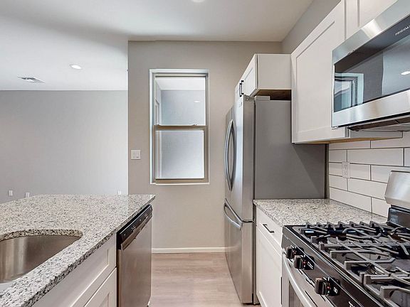 4th image of 4547 Villa Loma Ln NE