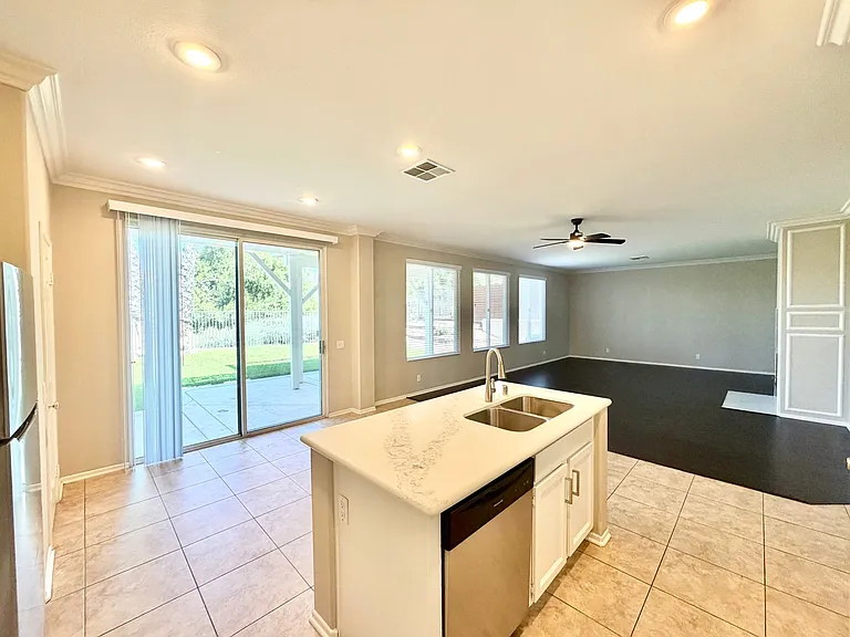 42041 Delmonte St — Photo 11