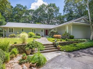 34 Milan Rd, Woodbridge, CT 06525