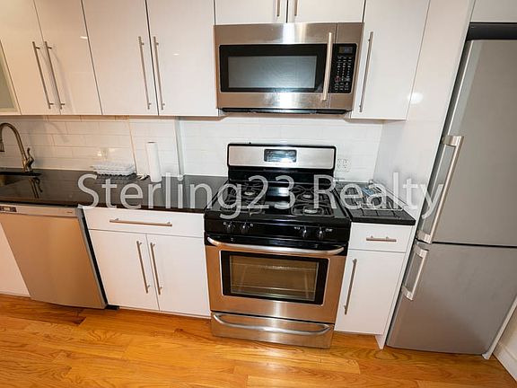 3rd image of 23-15 Astoria Blvd #6CF