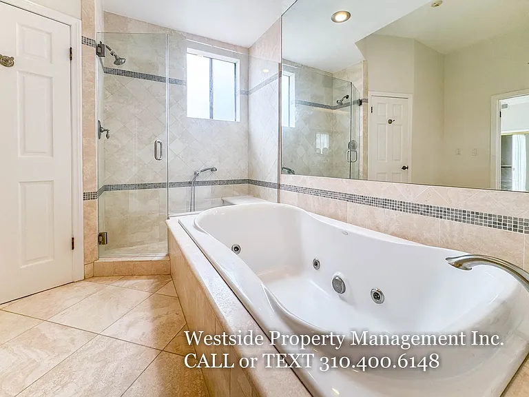911 5th St #202 — Photo 14