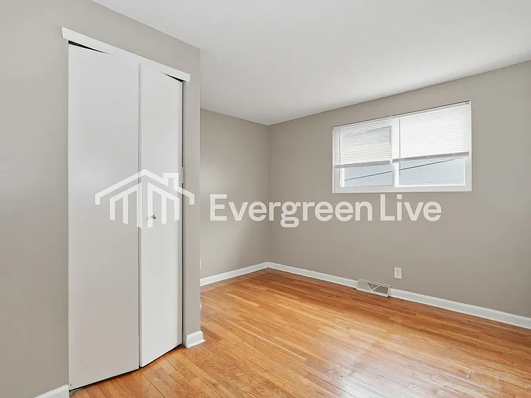4928 Comstock Dr — Photo 12