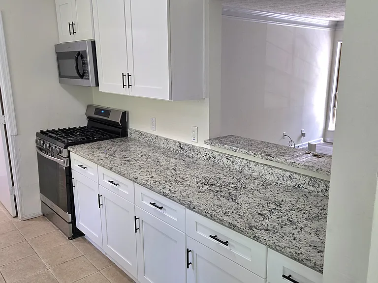 106 Sterling Ct — Photo 3