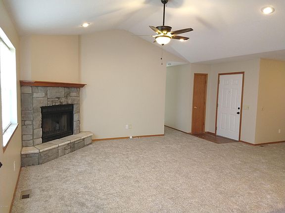 2nd image of 806 E 5th Ter