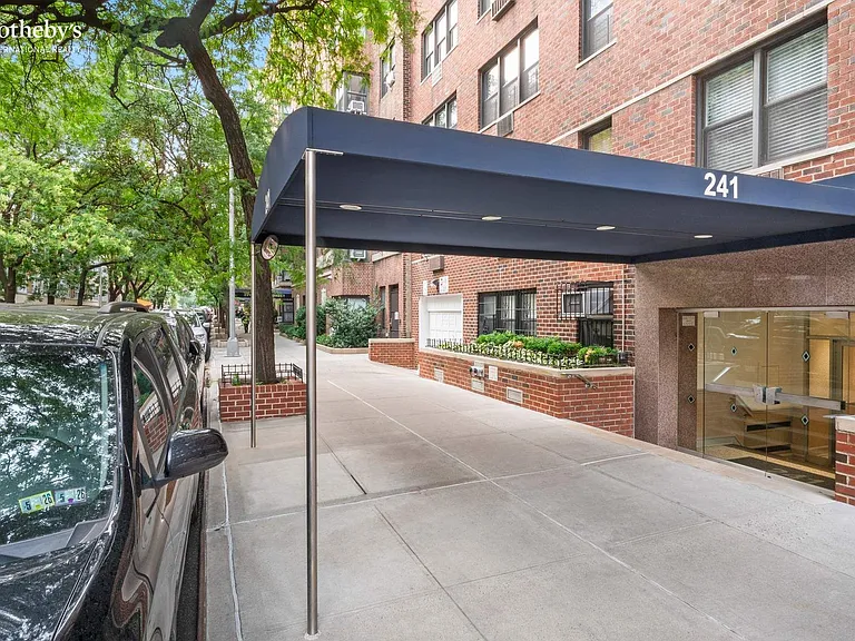 241 E 76th St #8B — Photo 6