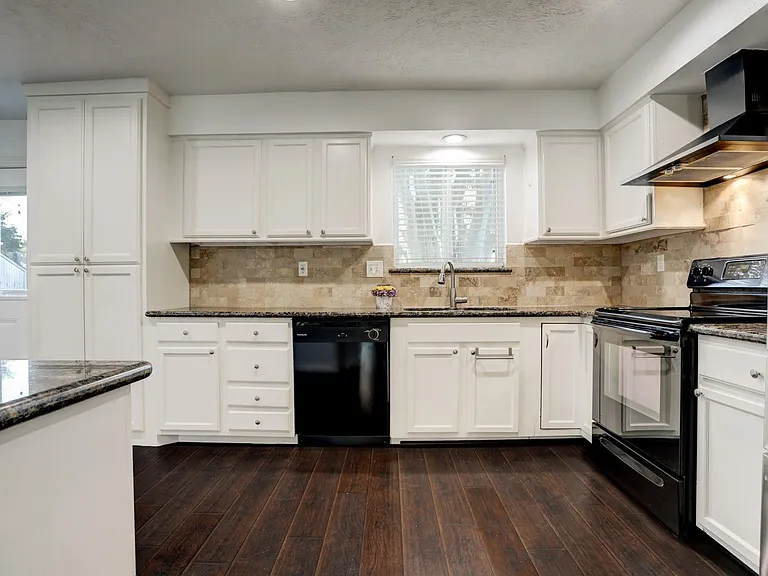 121 Misty Brook Ln — Photo 12