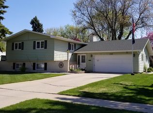 2301 Evergreen Rd N, Fargo, ND 58102