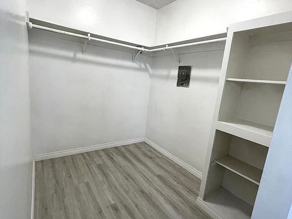 4th image of 5201 Demaret Ave #21