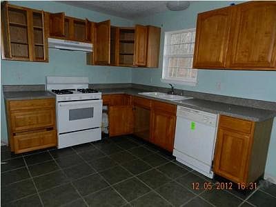 2nd image of 200 Creeks Bend Dr