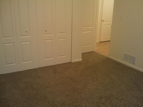 4th image of 871 E 20th Street Dr