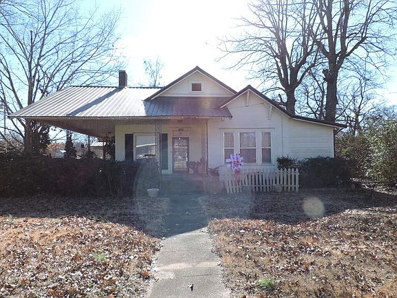 3rd image of 165 E 6th St