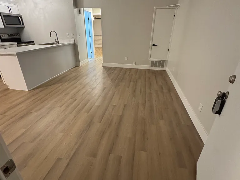 569 Campbell St #D — Photo 6