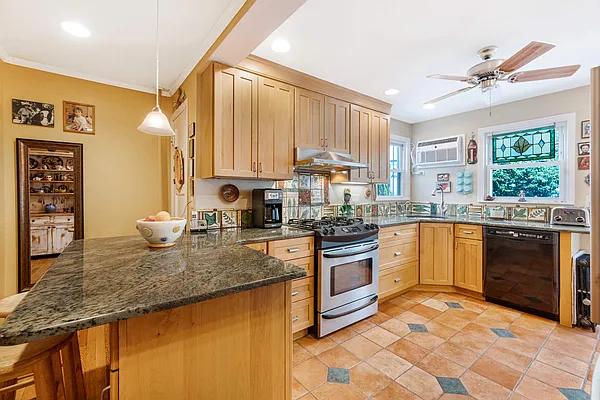 Sold by Compass | media 5