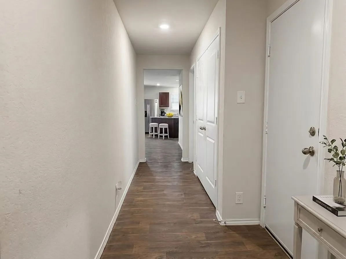 3 bed, 1310 sqft, $1,600 — Photo 3